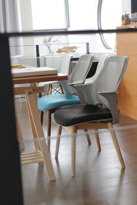 【新品上市】4+ 舒樂活 - CO Chair 胡桃木腳 人體工學椅 - Fin Shop